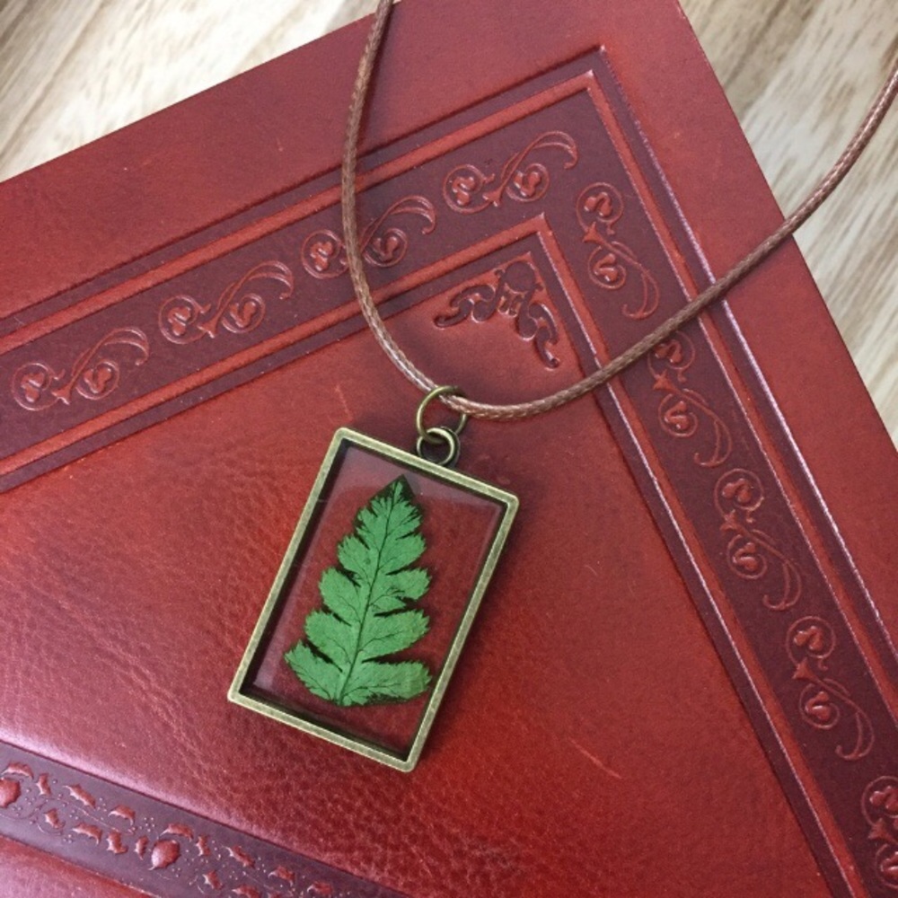 Real pressed fern green plant flower glass pendant - Picture 2 of 4